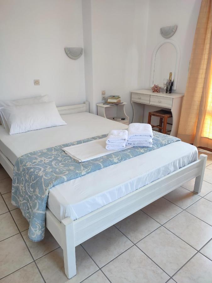 Afendra Hotel Skyros Exteriör bild